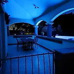 شقة Flora