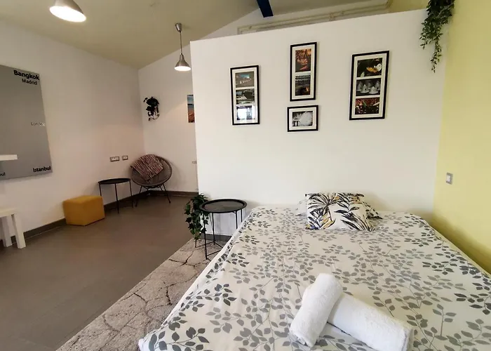Flora Apartment *
