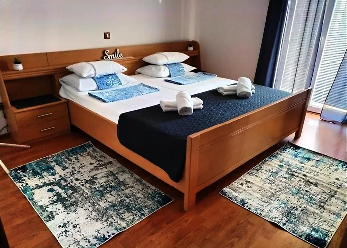 Flora Apartment