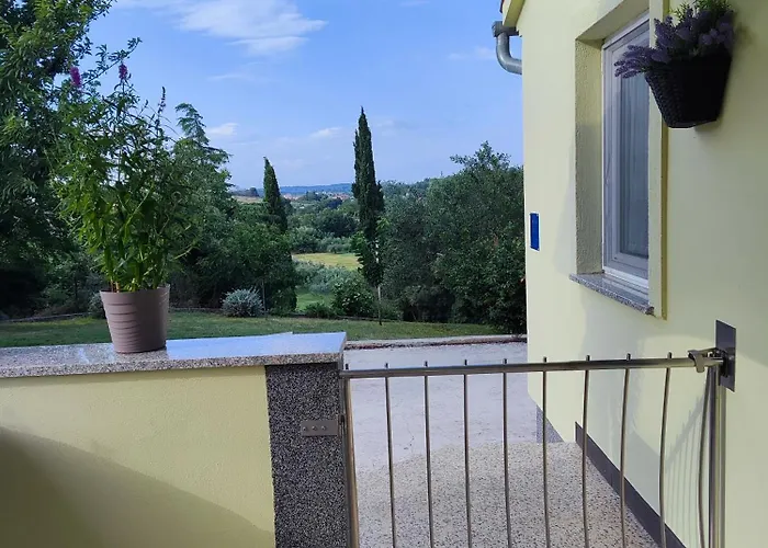 Flora Apartment