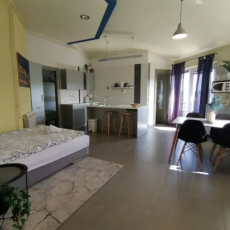 Flora Apartment *