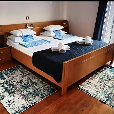 Flora Apartment