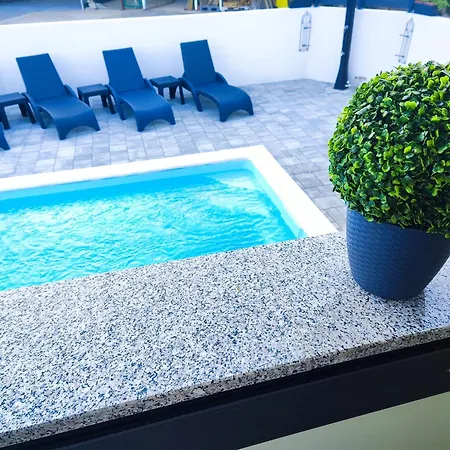 Flora Apartment *