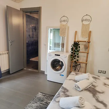 Flora Apartment *