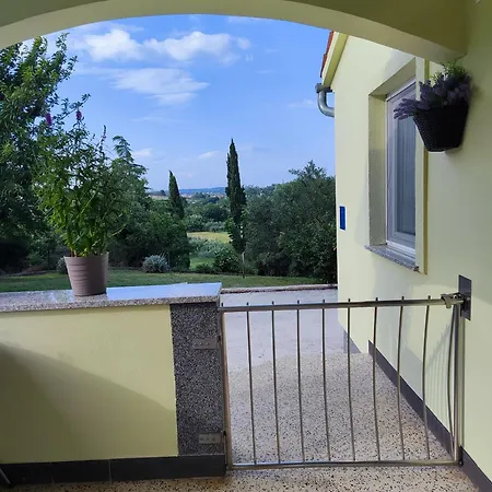 Flora Apartment
